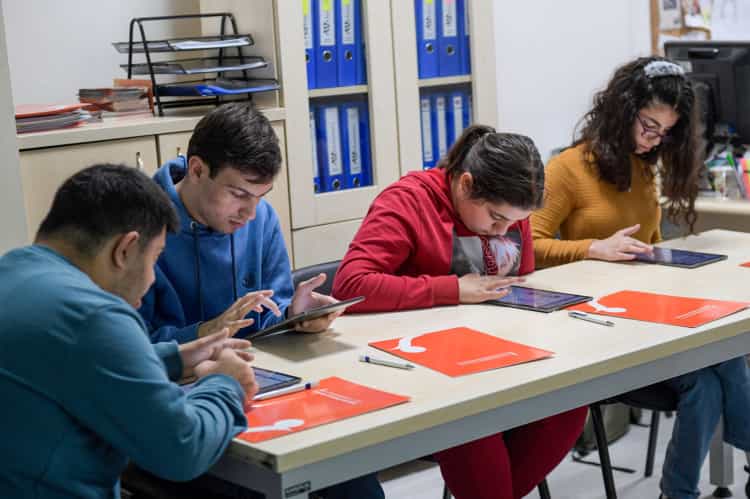 İzmir’de 53 Engelli İş Hayatına Kazandırıldı