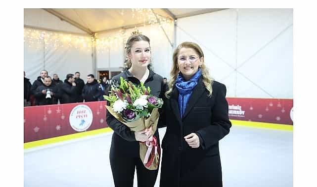 bakirkoyde acilan buz pistine buyuk ilgi