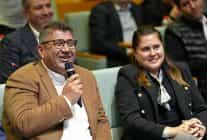 baskan dutlulu ticaret odasinda is insanlari ile bulustu