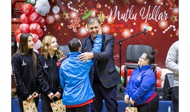 Başkan Tugay, yeni yıl öncesi sporcularla bir araya geldi 1 baskan tugay yeni yil oncesi sporcularla bir araya geldi