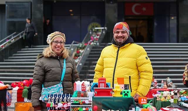 Buca’da yeni yıl pazarına büyük ilgi 1 bucada yeni yil pazarina buyuk ilgi