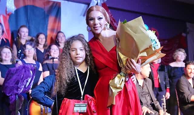 Burhaniye'de Müzik ve Dayanışma Gecesi Fark Yarattı 1 burhaniyede muzik ve dayanisma gecesi fark yaratti