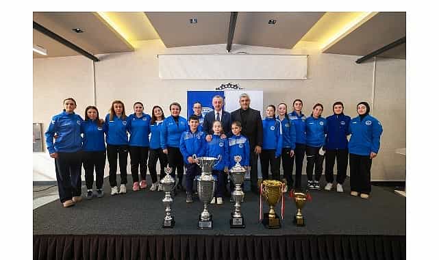 buyukakin kagitsporun basarili sporcularini tebrik etti