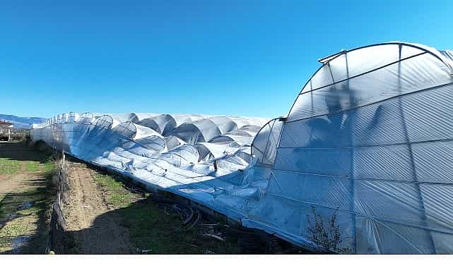 buyuksehir belediyesi seralari zarar goren ciftcinin yaninda