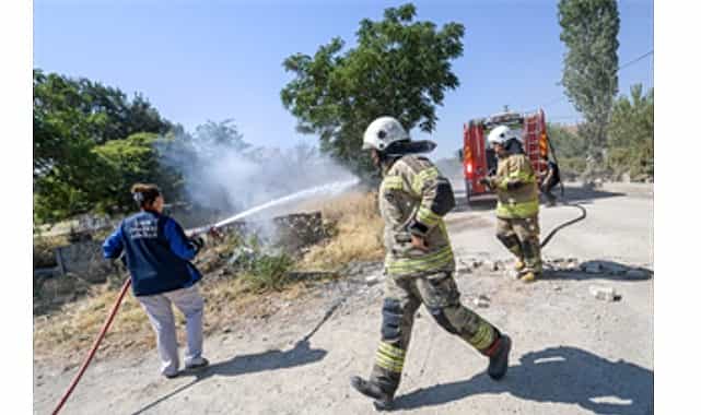 Büyükşehir’in köylere dağıttığı tankerler ormanları kurtarıyor 1 buyuksehirin koylere dagittigi tankerler ormanlari kurtariyor