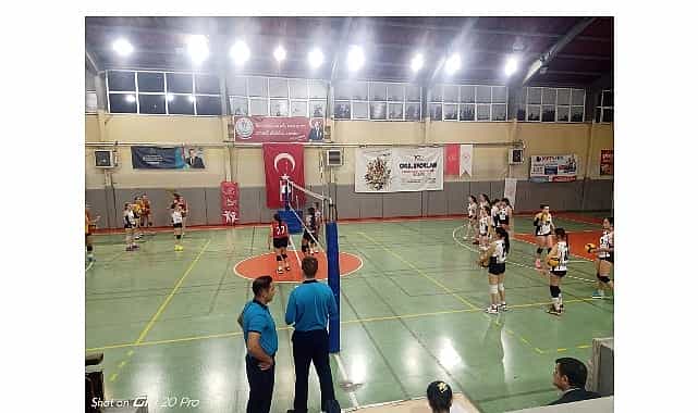 Çiğli Belediyesi’nin Voleybol Takımları Ligde Zirvede 1 cigli belediyesinin voleybol takimlari ligde zirvede