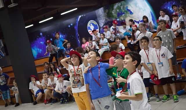 cocuklar yariyil tatilinde uzayin sirlarini izmirde kesfedecek