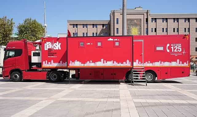 DASK Tırı İstanbul Meydanlarında Vatandaşlarla Buluşuyor 1 dask tiri istanbul meydanlarinda vatandaslarla bulusuyor