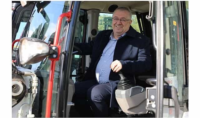 Edremit Belediyesi Araç Filosunu Güçlendiriyor 1 edremit belediyesi arac filosunu guclendiriyor