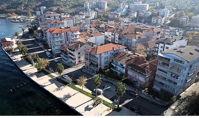 Gölcük Halıdere sahilinde üstyapı sil baştan 1 golcuk halidere sahilinde ustyapi sil bastan