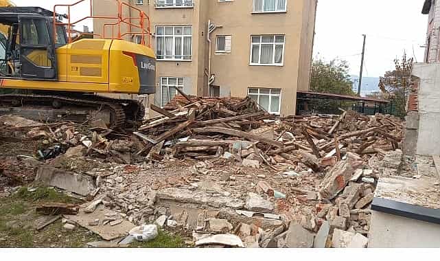 Gölcük Riskli Yapılardan Arındırılıyor 1 golcuk riskli yapilardan arindiriliyor