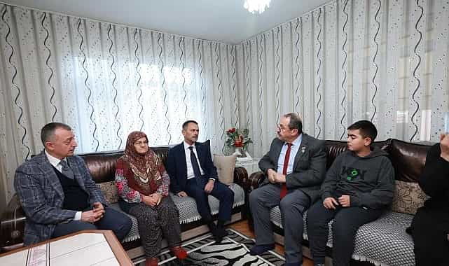 İlk ziyaret şehit ailelerine yapıldı 1 ilk ziyaret sehit ailelerine yapildi