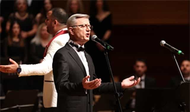 izmir buyuksehir belediyesi korosu sonbahar sarkilariyla yureklere dokundu