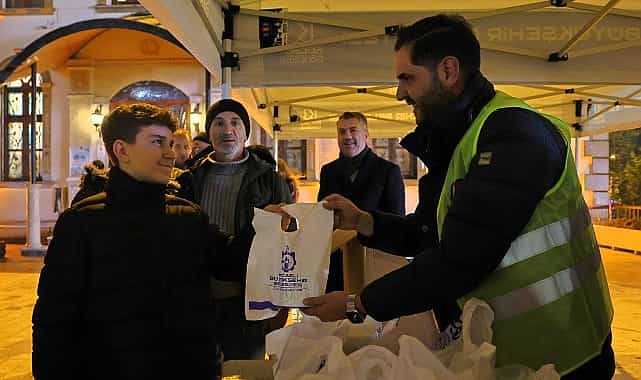 Kandilin manevi lezzeti vatandaşla buluşturuldu 1 kandilin manevi lezzeti vatandasla bulusturuldu