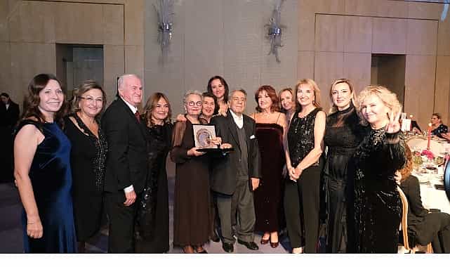 koruncuk vakfi dostlari yil sonu yemeginde bir araya geldi