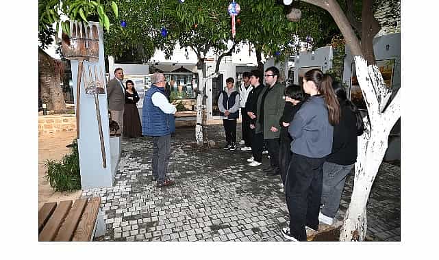 kultur evine ziyaretci akini suruyor