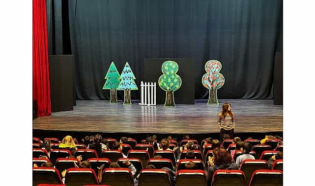 Minik Öğrenciler Başkan Çerçioğlu’nun Çalışmaları ile Tiyatroyla Buluştu 1 minik ogrenciler baskan cercioglunun calismalari ile tiyatroyla bulustu