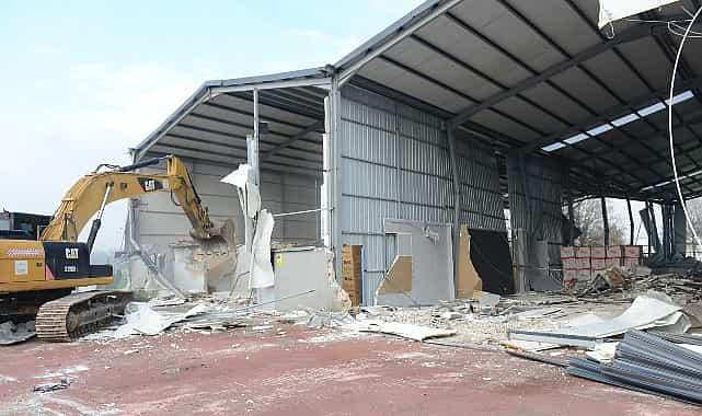 niluferde 2 kacak yapi yikildi