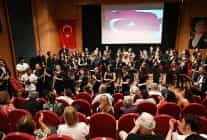 onkoloji bolumundeki cocuklar icin iyilik konseri