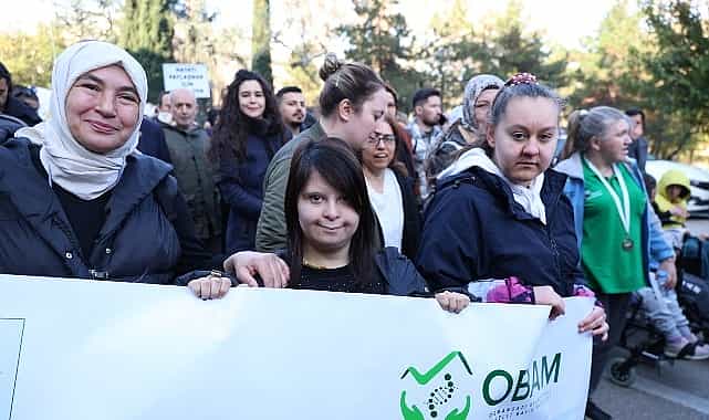 Osmangazi’de Engelli Bireyler Farkındalık İçin Yürüdü 1 osmangazide engelli bireyler farkindalik icin yurudu