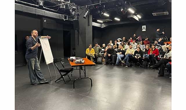 oyun yazimi atolyesi yazar yonetmen ve oyuncu murat mahmutyazicioglunun atolyesiyle basladi