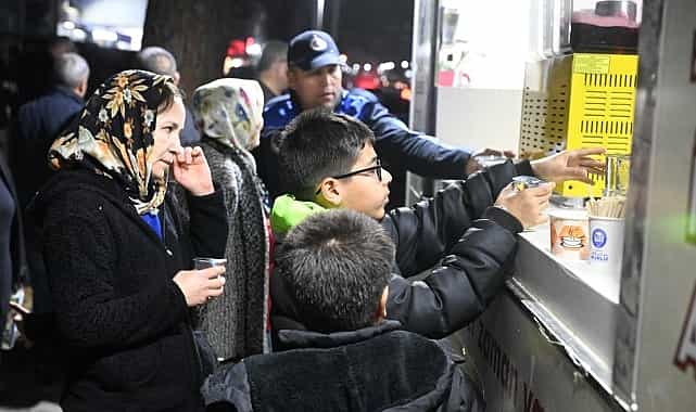 Regaip Kandili’nde Salihli’de Camilerde Kandil Simidi İkramı Yapıldı 1 regaip kandilinde salihlide camilerde kandil simidi ikrami yapildi