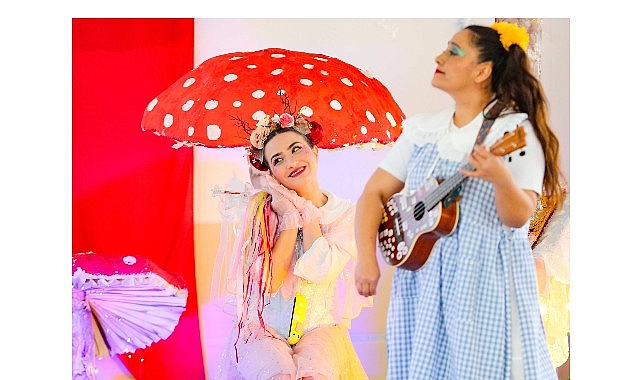 aliaga belediyesi orman tiyatrosu ilk oyunuyla sahnede