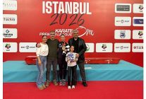 altin madalya ile taclanan emek