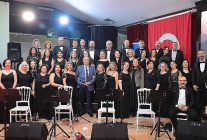 asev tsm korosu sekip ayhan ozisik eserleriyle sahne aldi