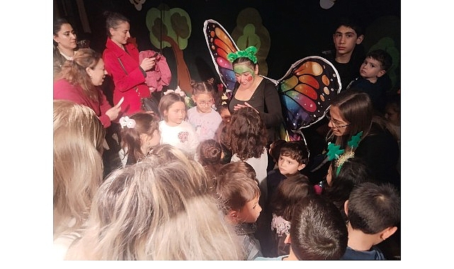 Ayvalık Belediye Tiyatrosu’nun Yeni Çocuk Oyununa Yoğun İlgi 1 ayvalik belediye tiyatrosunun yeni cocuk oyununa yogun ilgi