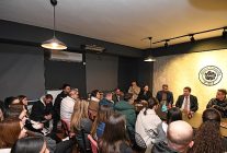 baskan aydindan genclere guclu destek