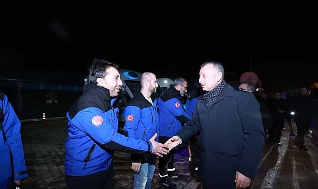 Başkan Büyükakın itfaiye ve sağlık çalışanlarını da unutmadı 1 baskan buyukakin itfaiye ve saglik calisanlarini da unutmadi