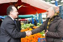 baskan dutlulu persembe pazarinda esnafla bir araya geldi