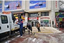 beylikduzu belediyesi kar yagisina karsi sahada