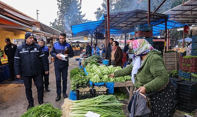 Buca Belediyesi’nden pazar yerlerinde “kayıt dışı” operasyonu 1 buca belediyesinden pazar yerlerinde kayit disi operasyonu