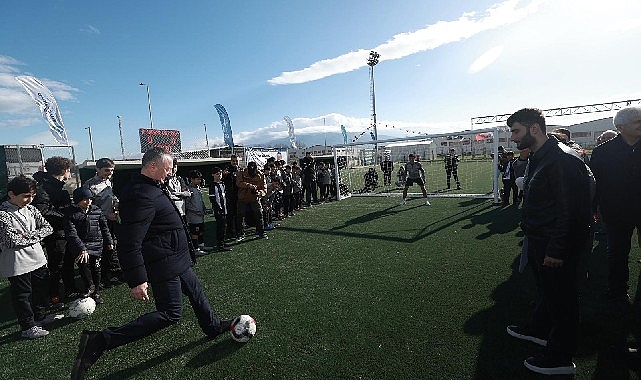 Büyükakın 'Her gün yeni bir eserle kentimizi güzelleştiriyoruz' 1 buyukakin her gun yeni bir eserle kentimizi guzellestiriyoruz
