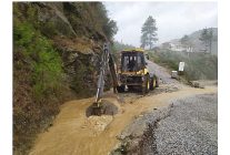 buyuksehir ekipleri yagis sonrasi bozulan yollari onariyor