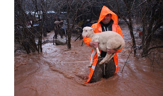 Büyükşehir ekipleri yağmur ve fırtınaya karşı seferber oldu 1 buyuksehir ekipleri yagmur ve firtinaya karsi seferber oldu