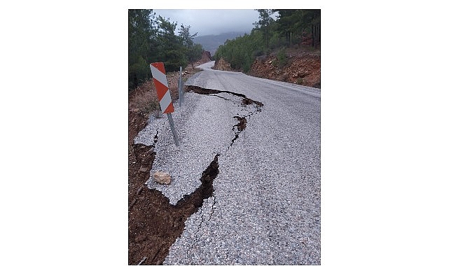 Büyükşehir ekiplerinden Alacami Yolu’nda heyelan çalışması 1 buyuksehir ekiplerinden alacami yolunda heyelan calismasi