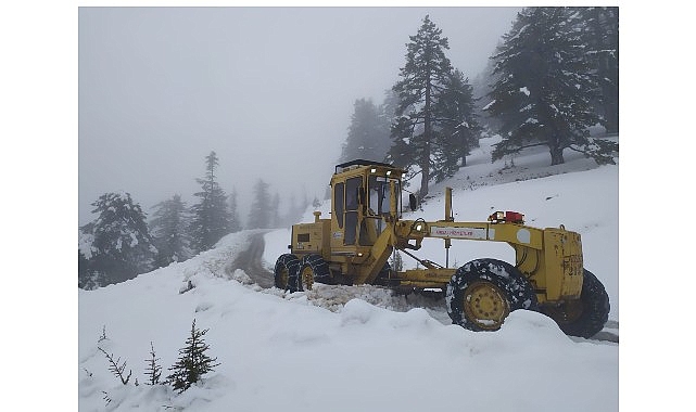 buyuksehir ekiplerinin karla mucadelesi suruyor
