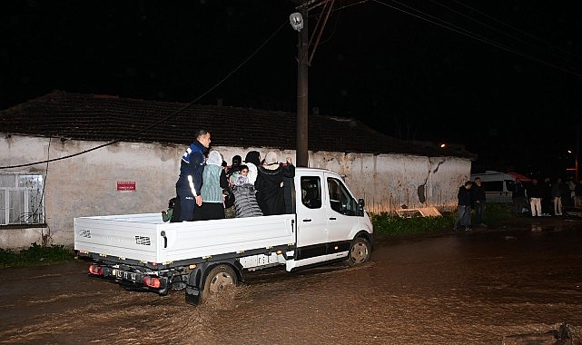 Büyükşehir ve MASKİ Ekipleri Yağmurda Tüm Gücüyle Sahada 1 buyuksehir ve maski ekipleri yagmurda tum gucuyle sahada
