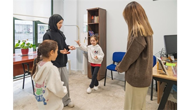 Çocuklar Renkli Harfler ile öğreniyor 1 cocuklar renkli harfler ile ogreniyor