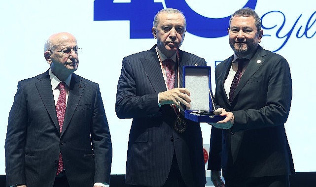 Cumhurbaşkanı Erdoğan’dan Nazım Torbaoğlu’na Vefa Plaketi 1 cumhurbaskani erdogandan nazim torbaogluna vefa plaketi