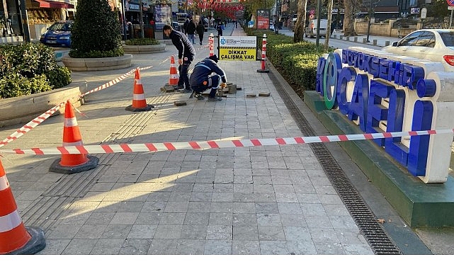 Cumhuriyet Bulvarı’nda granit taşlara düzenli bakım 1 cumhuriyet bulvarinda granit taslara duzenli bakim