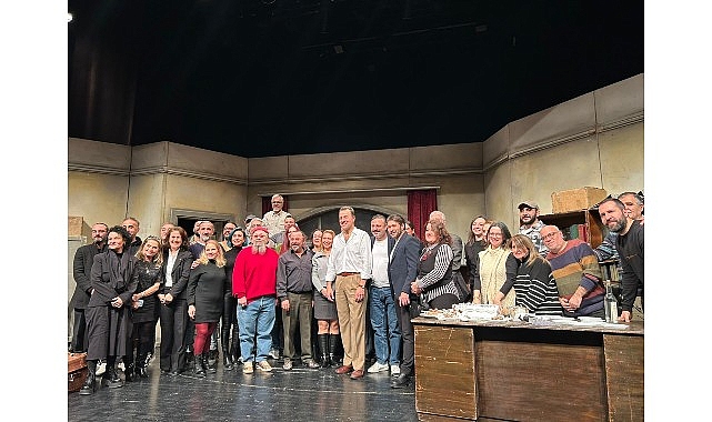 Devlet Tiyatrosu’nun Unutulmaz Oyunu "Profesyonel" Son Kez Sahnedeydi 1 devlet tiyatrosunun unutulmaz oyunu profesyonel son kez sahnedeydi