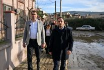 eski ve guc selden etkilenen mahallelerde incelemelerde bulundu