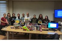 eu tip fakultesi hastanesinde tedavi goren cocuklar icin oyuncak bagisi yapildi