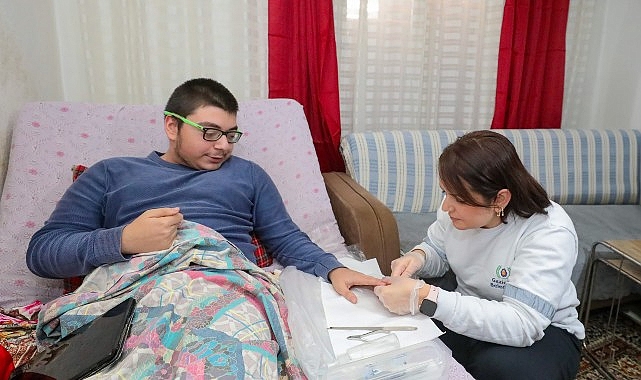 gaziemir belediyesinden vatandaslarin hayatina dokunan hizmet 1056 kisiye evde kuafor hizmeti