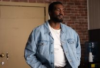 gercek bir super kahraman guclerini saklamak zorunda oldugu bir super kahraman filminin basrolunde