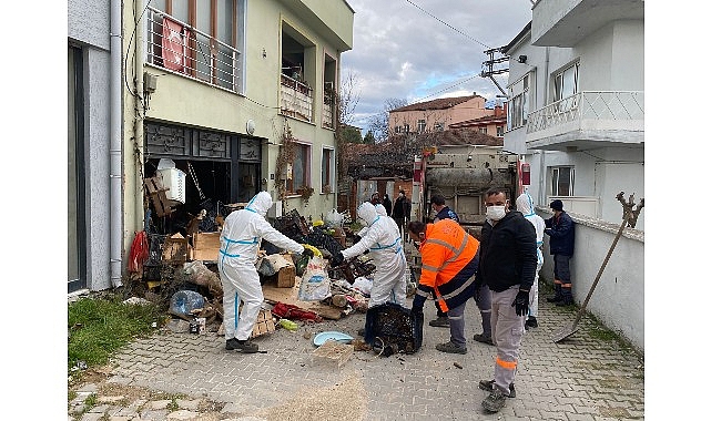 Görükle’de iki katlı çöp ev temizlendi 1 goruklede iki katli cop ev temizlendi